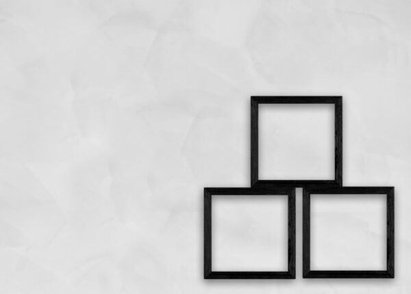 Memobord papierachtergrond met 3 zwarte lijstjes blanco