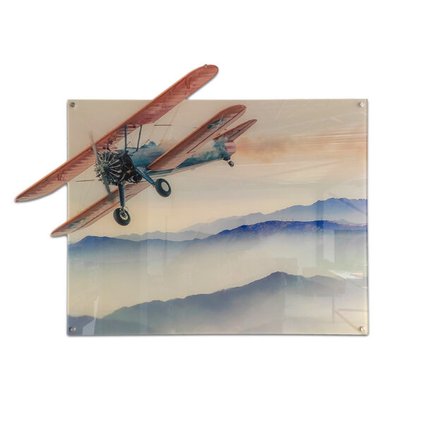 Vliegtuig met bergen plexiglas gefotografeerd