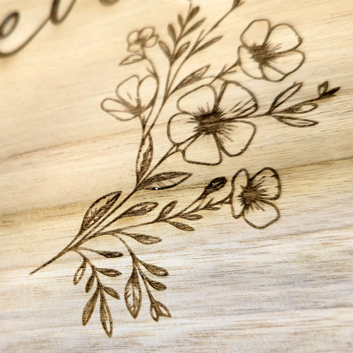 houten borrelplank met lasergravure vooraanzicht