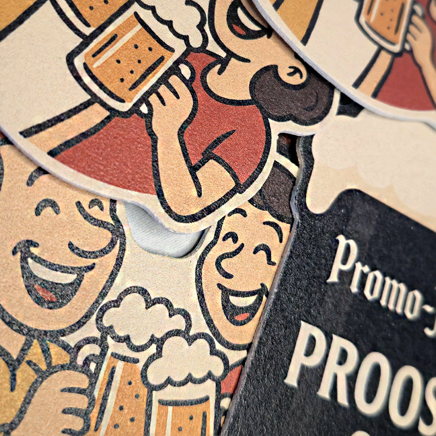 close up bierviltjes in eigen vorm gesneden