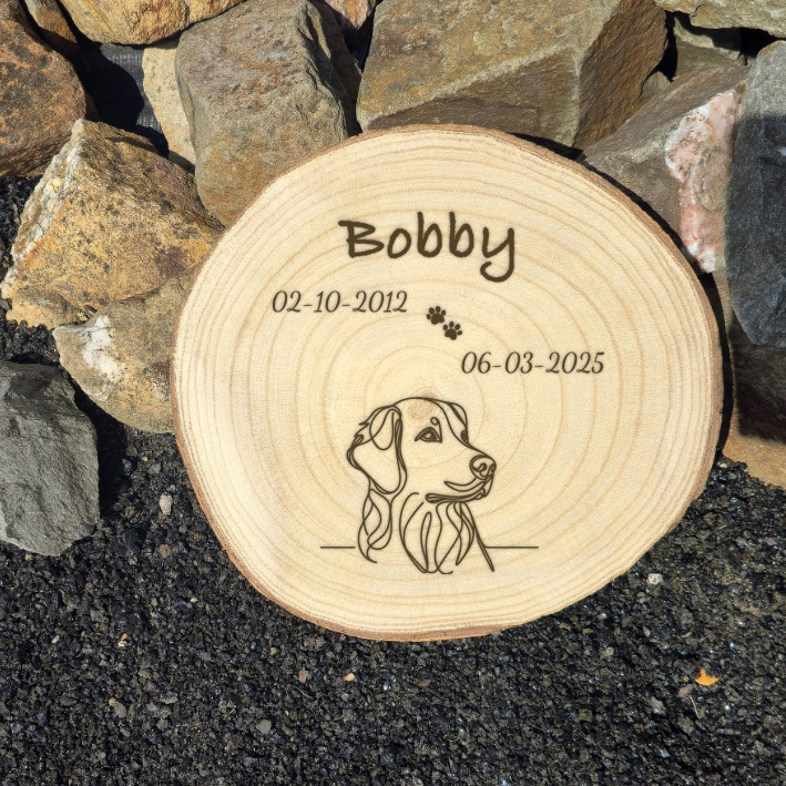 boomschijf met lasergravure hond