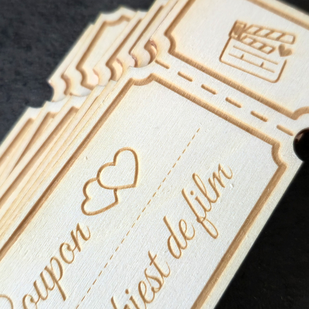 houten coupon close up gravure
