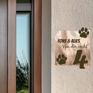 3D naambordje met honden pootje en huisnummer. volledig aanpasbaar naar wens met eigen tekst en of foto
